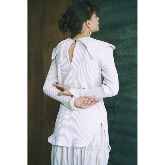 Uhr -  Uhr petal collar top 襟付きウーア Petal Collar Top | Uhr公式通販 rumors